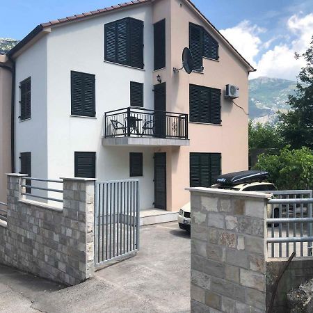 Apartmani Petrija Prčanj エクステリア 写真