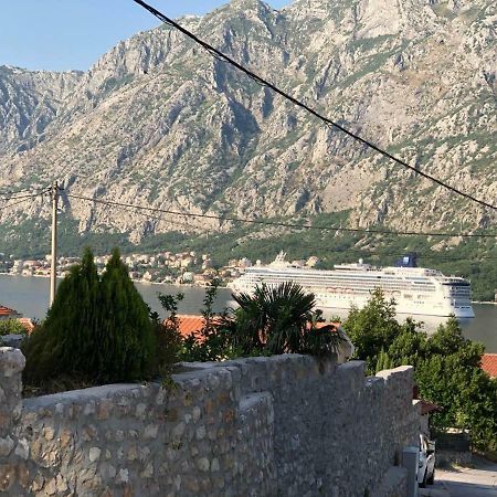 Apartmani Petrija Prčanj エクステリア 写真