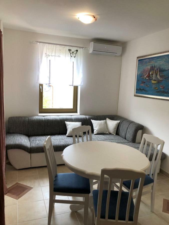 Apartmani Petrija Prčanj エクステリア 写真