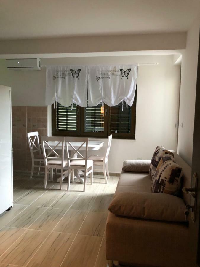 Apartmani Petrija Prčanj エクステリア 写真