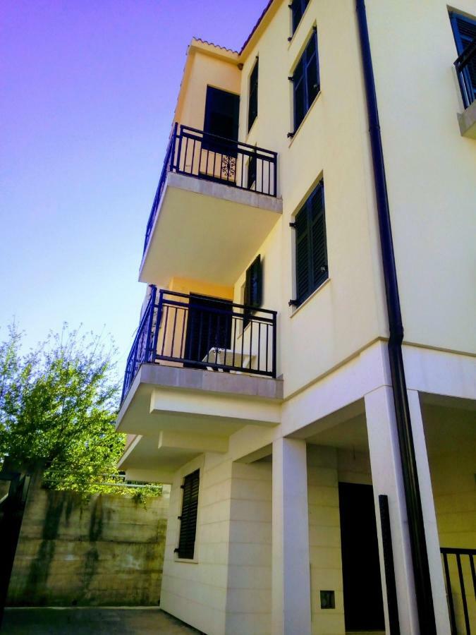 Apartmani Petrija Prčanj エクステリア 写真