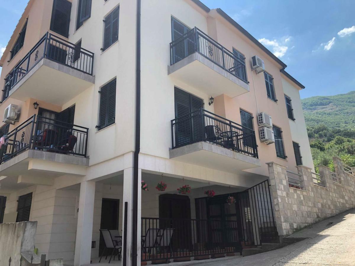 Apartmani Petrija Prčanj エクステリア 写真