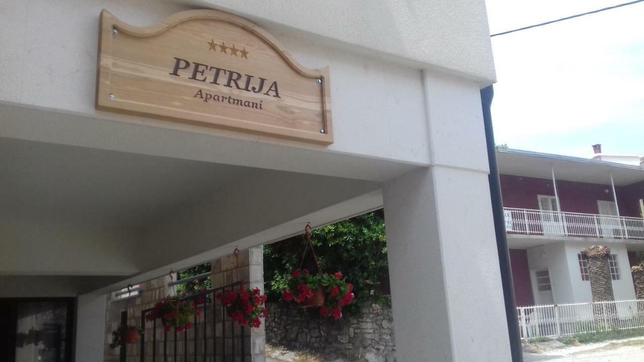 Apartmani Petrija Prčanj エクステリア 写真