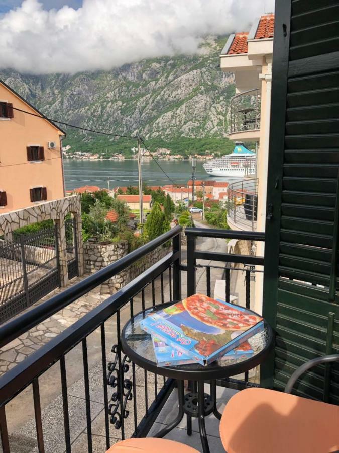 Apartmani Petrija Prčanj エクステリア 写真
